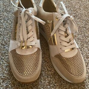Michael Kors New size 9.5.